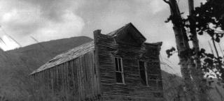 A 1973 view of the hotel in Ashcroft.