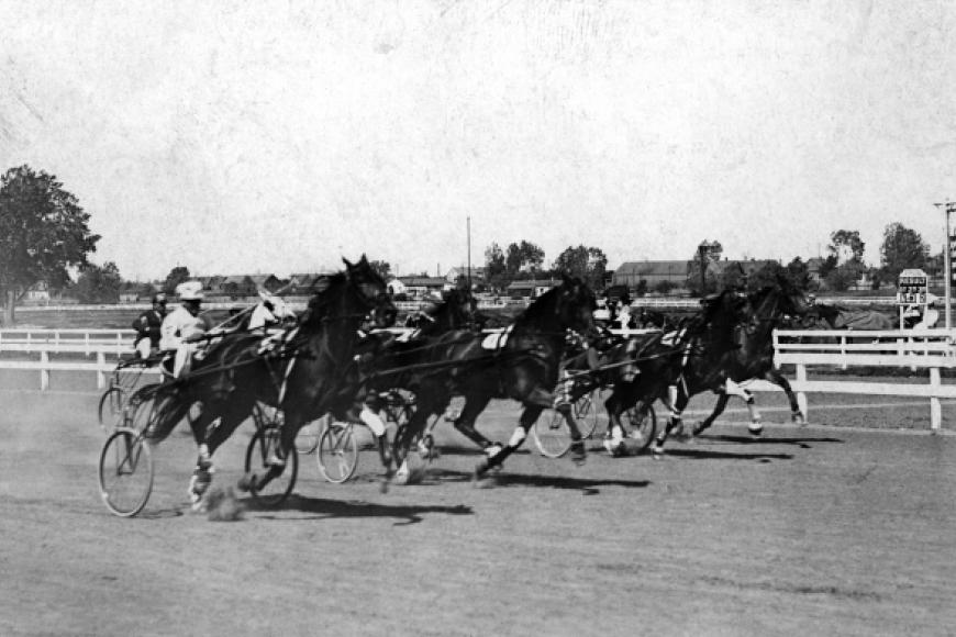 horse racing at Overland Park racetrack