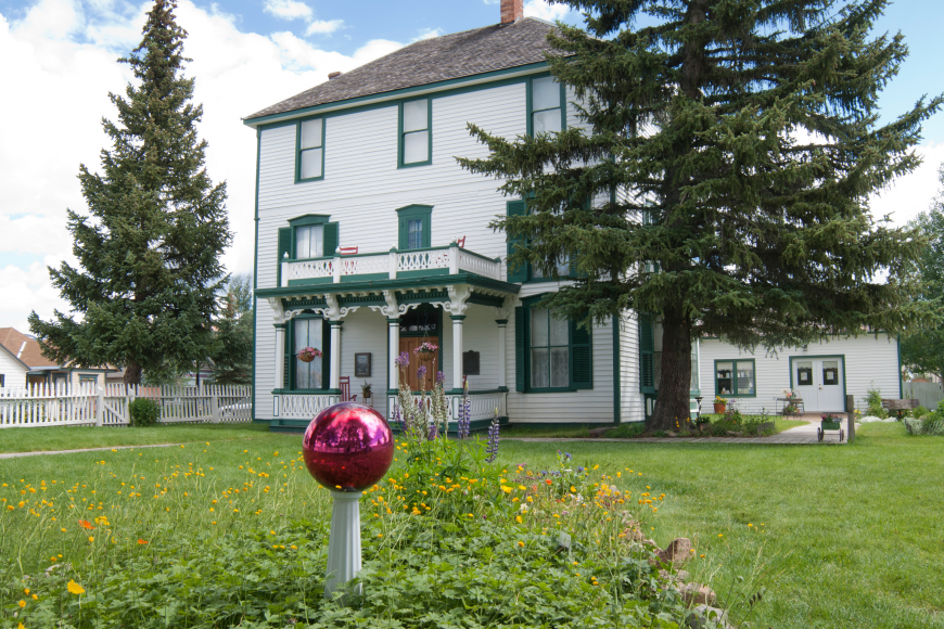 Exterior of Healy House in leadville surrounded by 2 large pine trees.