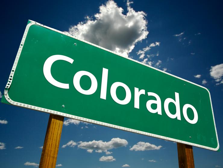 Green highway sign that reads "Colorado"