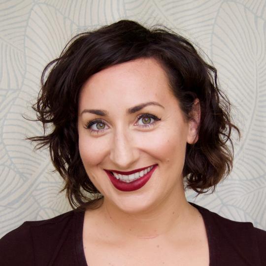 Anna Weissman headshot